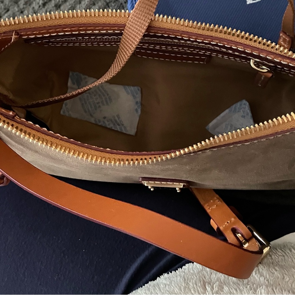 Dooney & Bourke Vtg NWT Tracy Italian Suede Bag
Shoulder/Crossbody retail $279 - Picture 8 of 10